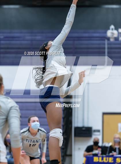 Thumbnail 1 in Blue Springs vs. Lee's Summit West photogallery.