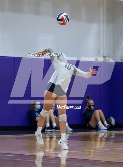 Thumbnail 3 in Blue Springs vs. Lee's Summit West photogallery.