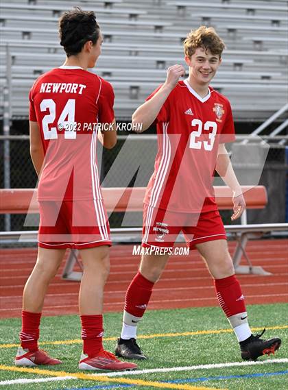Thumbnail 2 in Skyline vs Newport - Bellevue (District 1/2 4A Playoff) photogallery.