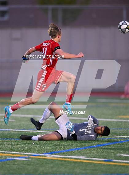 Thumbnail 2 in Skyline vs Newport - Bellevue (District 1/2 4A Playoff) photogallery.