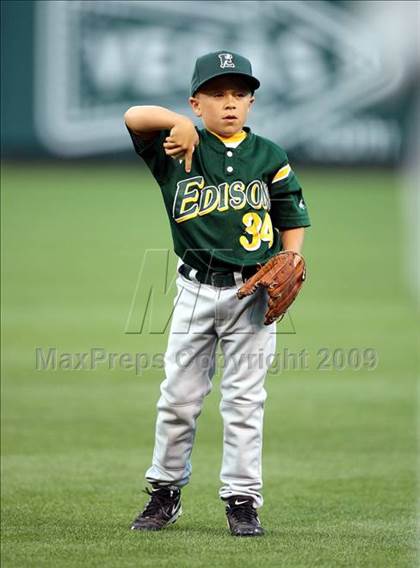 Thumbnail 1 in Edison vs. Capistrano Valley (CIF SS D1 Final) photogallery.