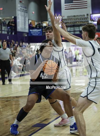 Thumbnail 2 in Quincy vs. Althoff Catholic (Prairie Farma Holiday Classic) photogallery.