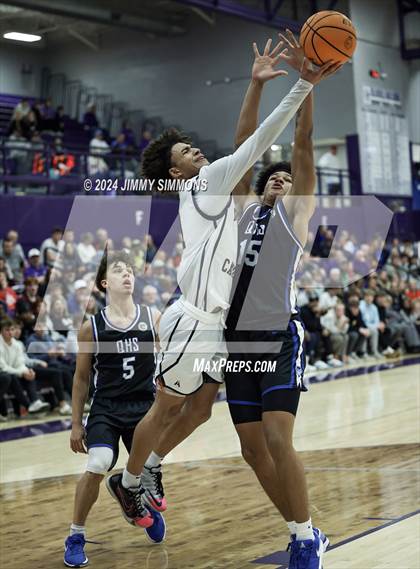 Thumbnail 1 in Quincy vs. Althoff Catholic (Prairie Farma Holiday Classic) photogallery.