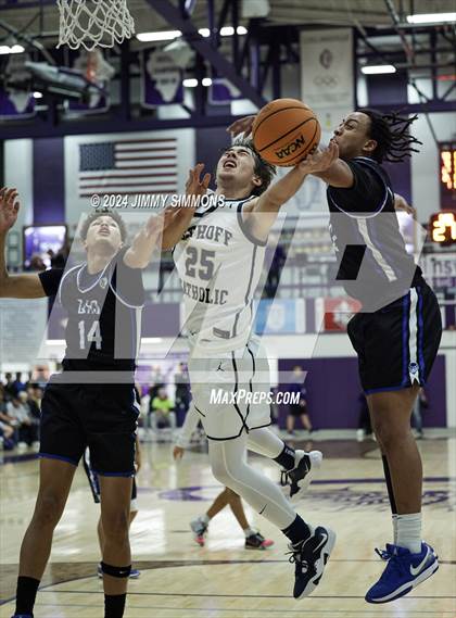Thumbnail 1 in Quincy vs. Althoff Catholic (Prairie Farma Holiday Classic) photogallery.