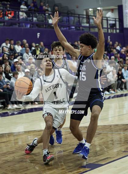 Thumbnail 3 in Quincy vs. Althoff Catholic (Prairie Farma Holiday Classic) photogallery.