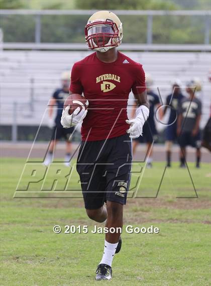 Thumbnail 2 in Ravenwood 7-on-7 Invitational photogallery.