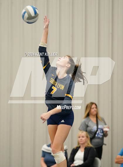 Thumbnail 3 in Anchor Bay vs. South Lyon (Motor City Power Series) photogallery.