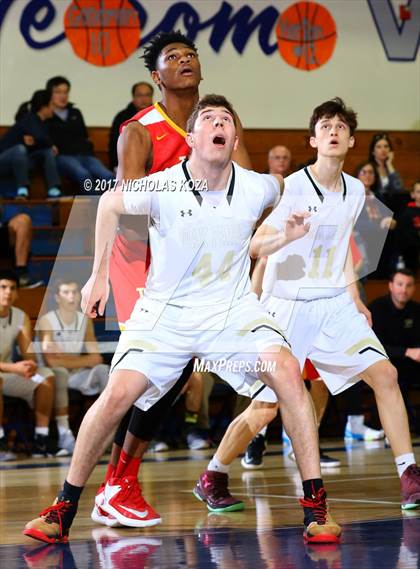 Thumbnail 3 in Oak Park vs. Taft (War on Floor) photogallery.