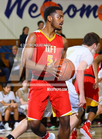 Thumbnail 1 in Oak Park vs. Taft (War on Floor) photogallery.