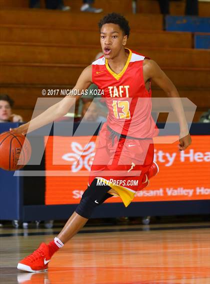 Thumbnail 2 in Oak Park vs. Taft (War on Floor) photogallery.