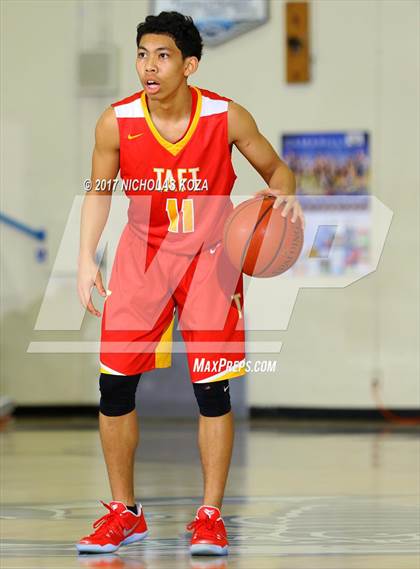 Thumbnail 3 in Oak Park vs. Taft (War on Floor) photogallery.