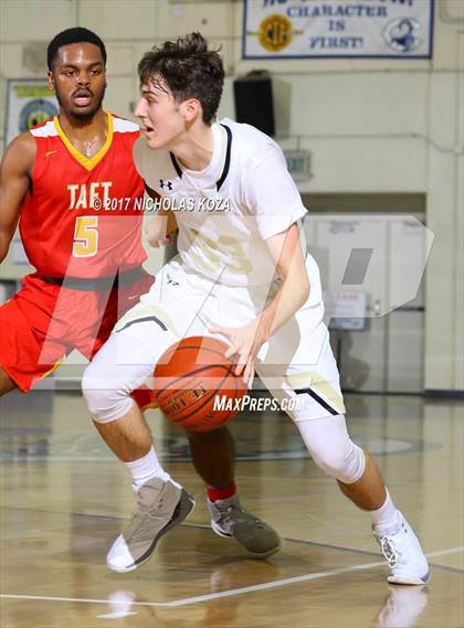 Thumbnail 3 in Oak Park vs. Taft (War on Floor) photogallery.
