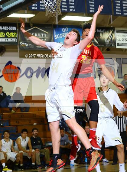 Thumbnail 2 in Oak Park vs. Taft (War on Floor) photogallery.