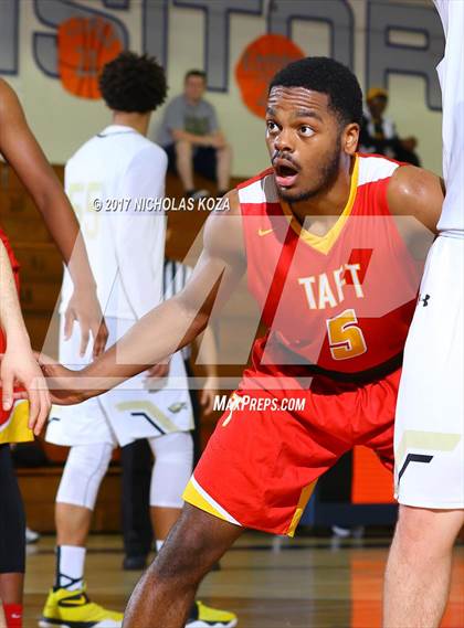 Thumbnail 1 in Oak Park vs. Taft (War on Floor) photogallery.