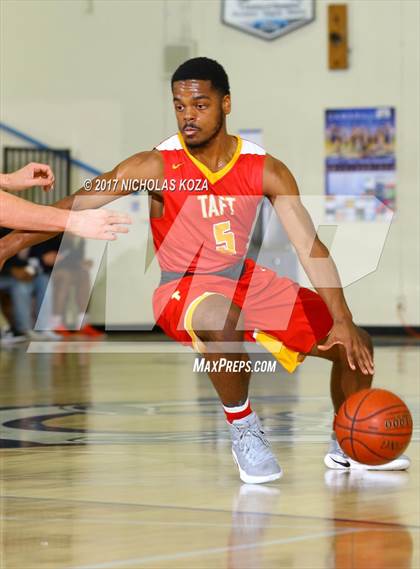 Thumbnail 1 in Oak Park vs. Taft (War on Floor) photogallery.