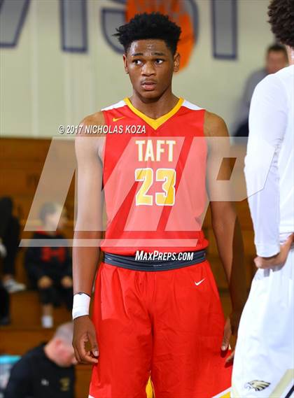 Thumbnail 3 in Oak Park vs. Taft (War on Floor) photogallery.