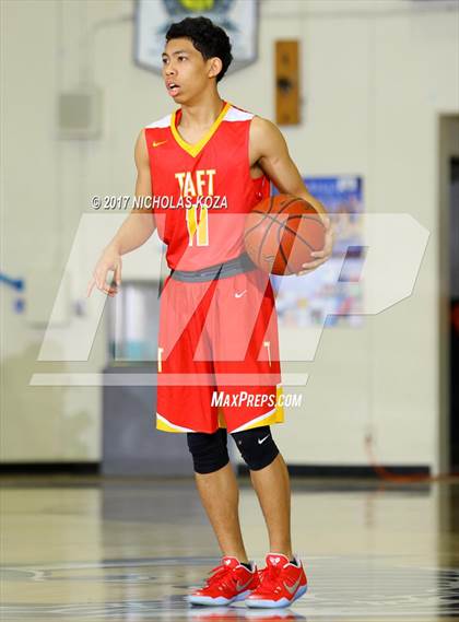 Thumbnail 2 in Oak Park vs. Taft (War on Floor) photogallery.