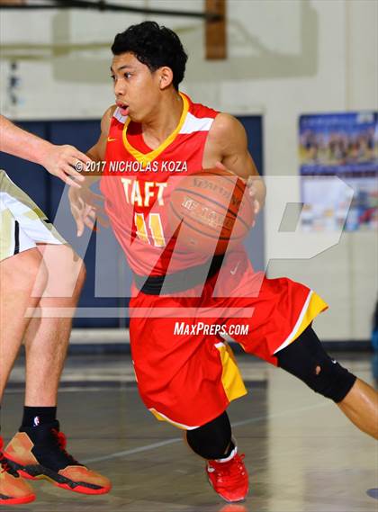 Thumbnail 3 in Oak Park vs. Taft (War on Floor) photogallery.