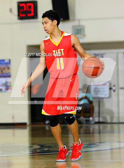 Thumbnail 1 in Oak Park vs. Taft (War on Floor) photogallery.