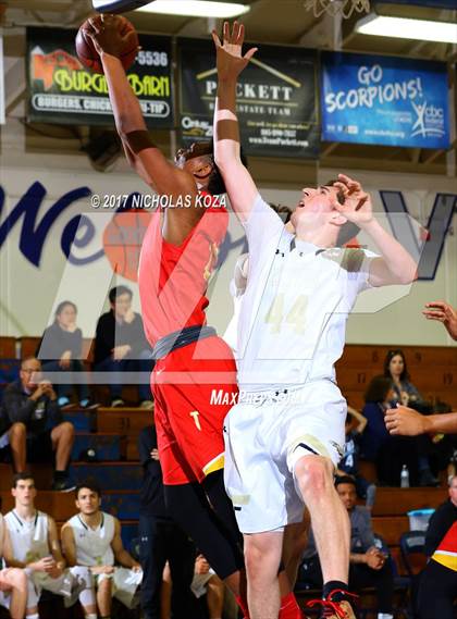 Thumbnail 1 in Oak Park vs. Taft (War on Floor) photogallery.