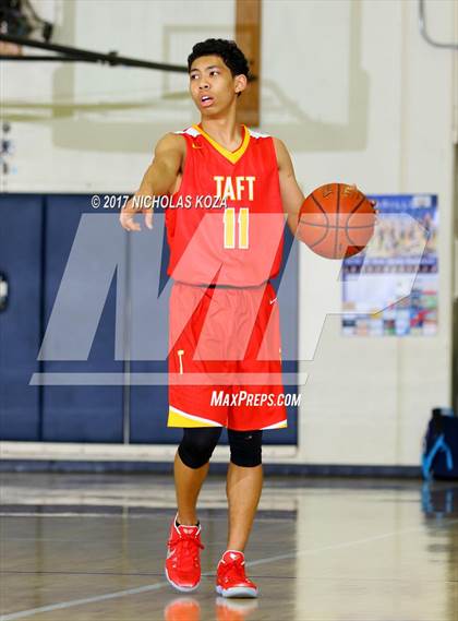 Thumbnail 3 in Oak Park vs. Taft (War on Floor) photogallery.