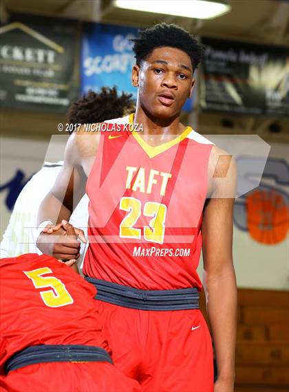 Thumbnail 1 in Oak Park vs. Taft (War on Floor) photogallery.