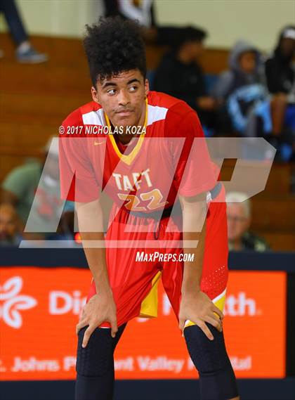 Thumbnail 1 in Oak Park vs. Taft (War on Floor) photogallery.