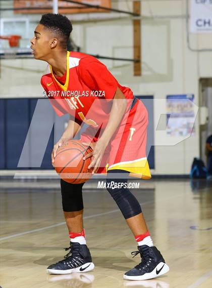 Thumbnail 1 in Oak Park vs. Taft (War on Floor) photogallery.