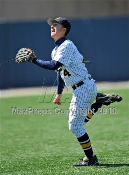 Thumbnail 2 in Highland Park vs. Keller (Scotland Yard Classic) photogallery.