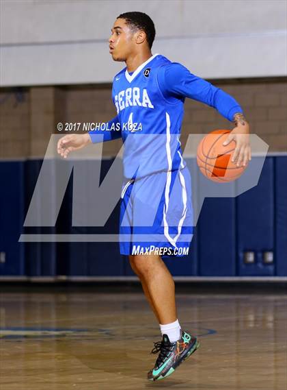 Thumbnail 2 in Serra vs. Campbell Hall (MLK Day Showdown) photogallery.