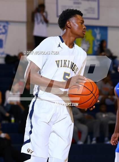 Thumbnail 2 in Serra vs. Campbell Hall (MLK Day Showdown) photogallery.