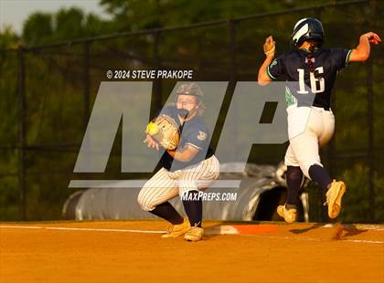 Thumbnail 3 in James Wood @ Woodgrove (VHSL Class 4 Quarterfinal) photogallery.