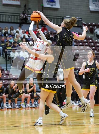 Thumbnail 2 in Emery vs. Judge Memorial Catholic (UHSAA 3A Quarterfinal) photogallery.