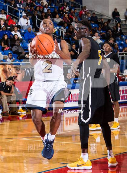 Thumbnail 2 in Scotlandville vs. Little Elm (Thanksgiving Hoopfest) photogallery.