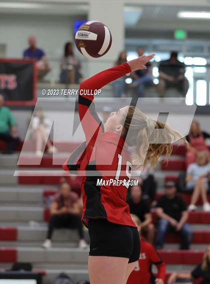 Thumbnail 3 in Mountain Ridge @ Cedar Valley (Sophomore) photogallery.