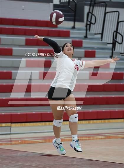 Thumbnail 3 in Mountain Ridge @ Cedar Valley (Sophomore) photogallery.