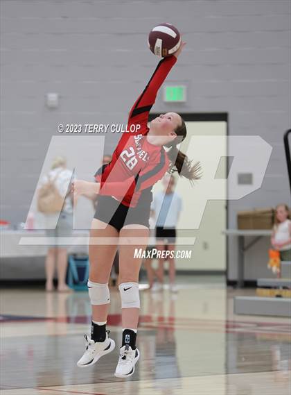 Thumbnail 3 in Mountain Ridge @ Cedar Valley (Sophomore) photogallery.