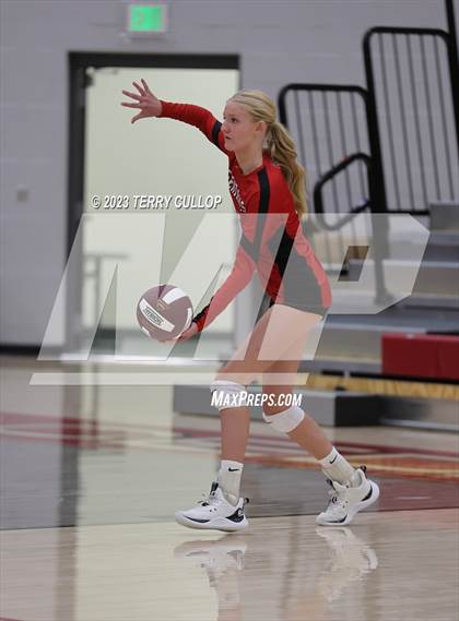 Thumbnail 3 in Mountain Ridge @ Cedar Valley (Sophomore) photogallery.
