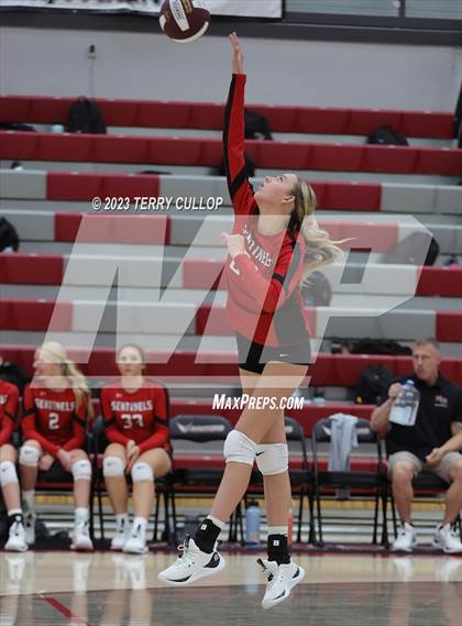 Thumbnail 3 in Mountain Ridge @ Cedar Valley (Sophomore) photogallery.