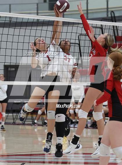 Thumbnail 3 in Mountain Ridge @ Cedar Valley (Sophomore) photogallery.