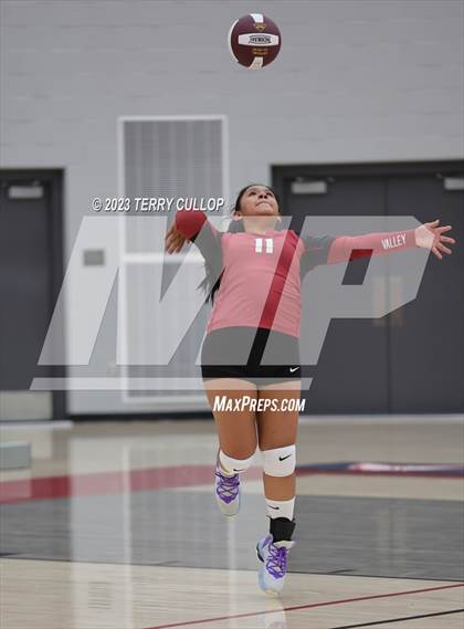 Thumbnail 3 in Mountain Ridge @ Cedar Valley (Sophomore) photogallery.