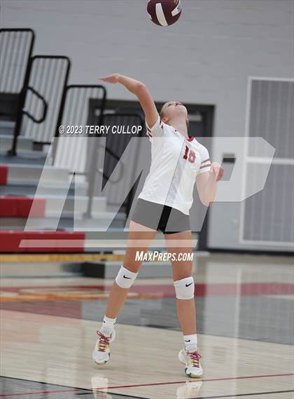 Thumbnail 2 in Mountain Ridge @ Cedar Valley (Sophomore) photogallery.
