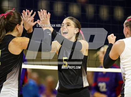 Thumbnail 3 in Jefferson vs. Calhoun (GHSA 3A State Finals) photogallery.