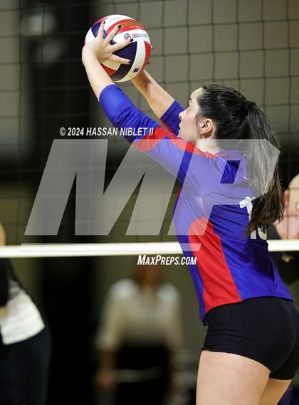 Thumbnail 2 in Jefferson vs. Calhoun (GHSA 3A State Finals) photogallery.