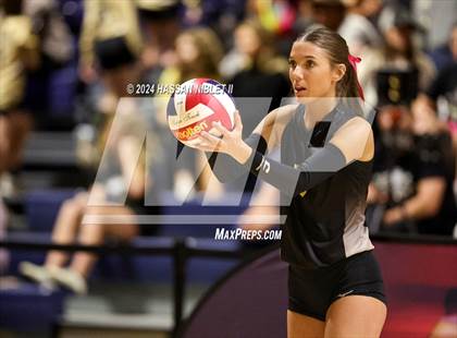 Thumbnail 3 in Jefferson vs. Calhoun (GHSA 3A State Finals) photogallery.