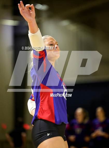 Thumbnail 2 in Jefferson vs. Calhoun (GHSA 3A State Finals) photogallery.