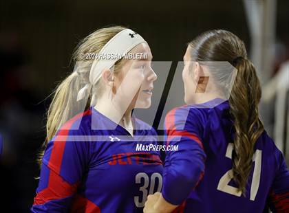Thumbnail 2 in Jefferson vs. Calhoun (GHSA 3A State Finals) photogallery.