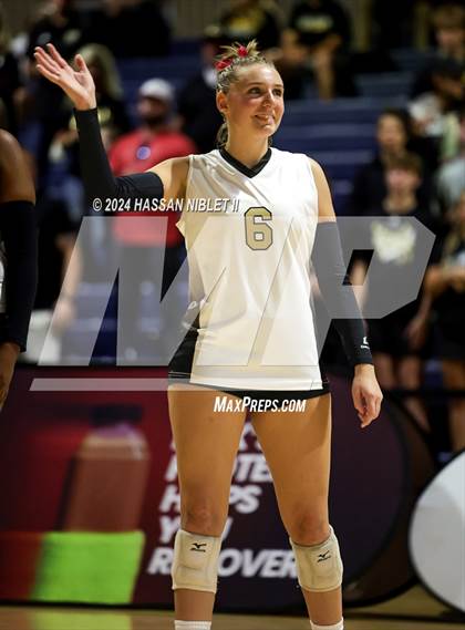 Thumbnail 1 in Jefferson vs. Calhoun (GHSA 3A State Finals) photogallery.