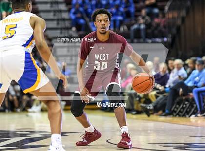 Thumbnail 3 in Belleville West vs Shadow Mountain (Bass Pro Shop Tournament of Champions) photogallery.