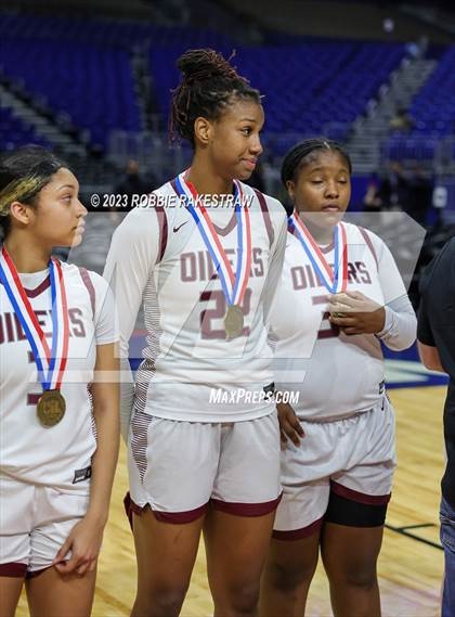 Thumbnail 3 in Pearland vs. DeSoto (UIL 6A Basketball State Semifinal Medal Ceremony) photogallery.
